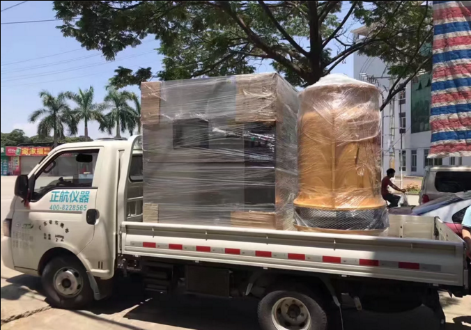 低溫沖擊-65度水冷式冷熱沖擊箱打包裝車準備發(fā)往廣州！